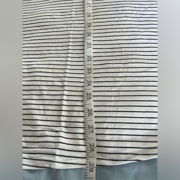 Old Navy Size:4X  Women Sleeveless Top White/ Black Super Cute - Picture 6 of 9